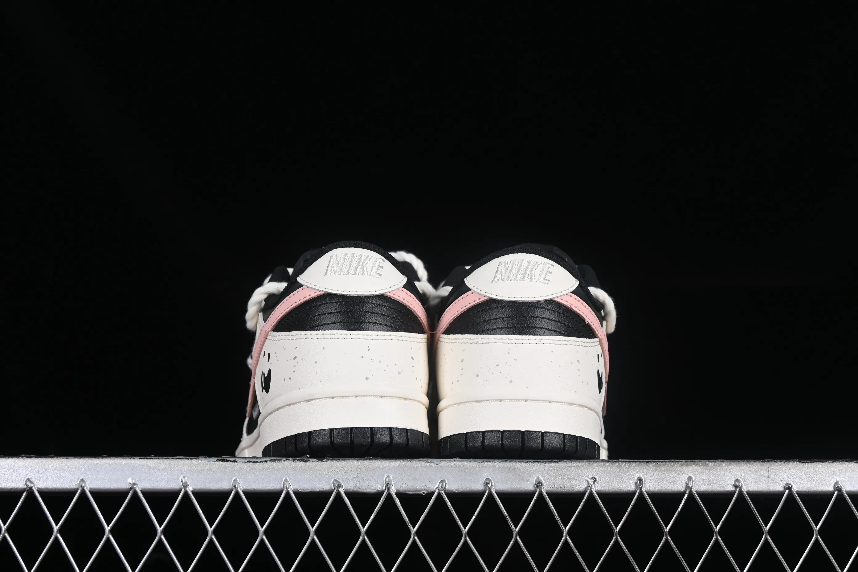 All categories Nk SB Dunk series Nk SB Dunk Low low-top sneakers Nk Dunk Low splash-ink distressed Chinese style Taotao Oolong SB strap deconstructed low-top casual sneakers CW1590-100